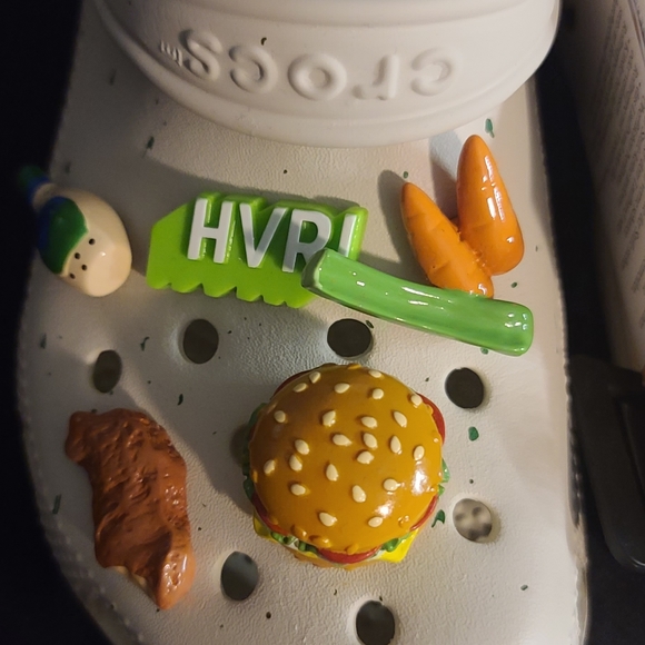 W7 Crocs Ranch Collaboration - Picture 4 of 5